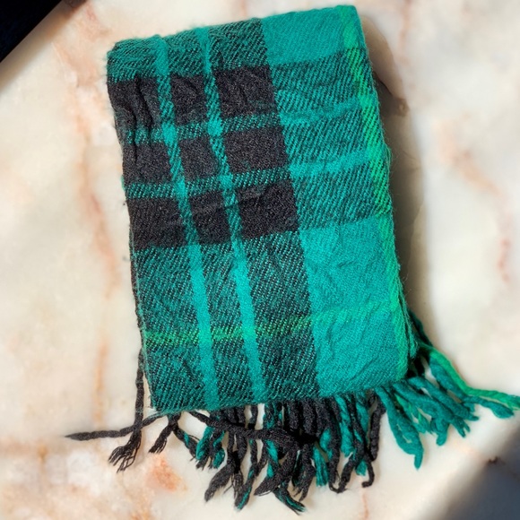 PLAID SCARF_GREEN + BLACK - Picture 4 of 6